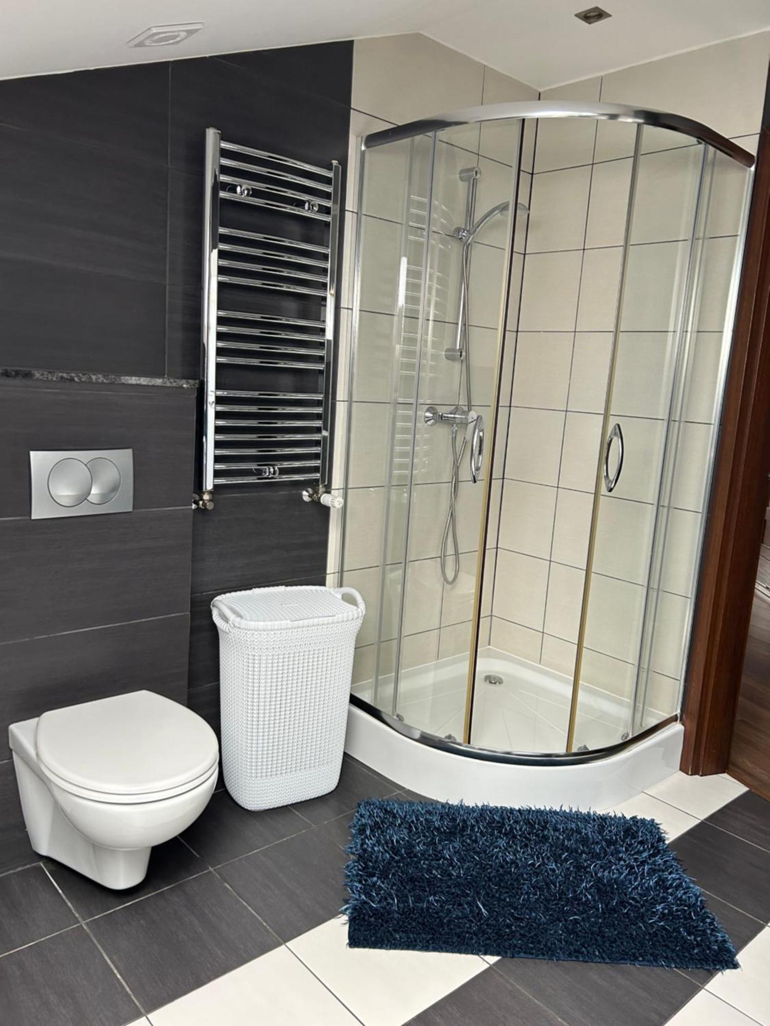 Apartament Bobrzanska - 4 Bedrooms Sypialnie シュフィドニツァ エクステリア 写真